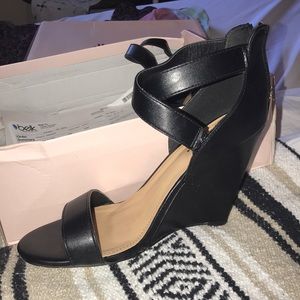 Black wedges